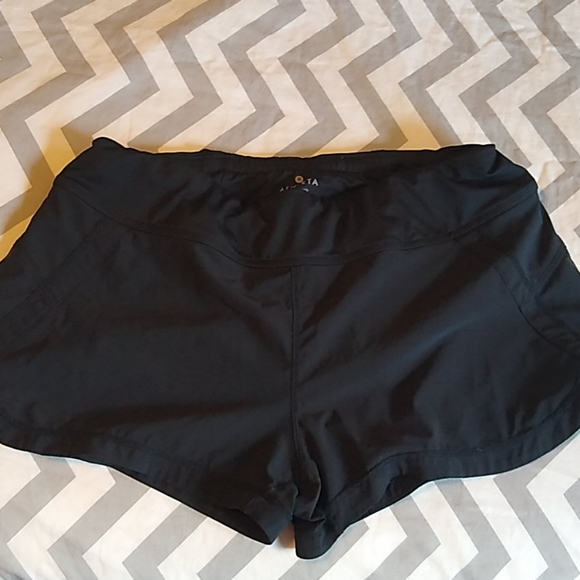🛍 3/$20 Athleta shorts - Picture 2 of 5